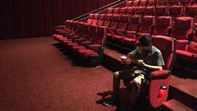 單身,魯蛇,光棍節,電影,座位,情侶,單人座(https://www.dcard.tw/f/all/p/225151196?ref=android&utm_source=dcard_fb&utm_medium=post&utm_content=201611101300_fbpost_funny)