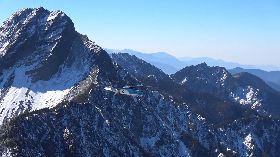 不畏嚴寒 空軍救護隊玉山演練高山搜救