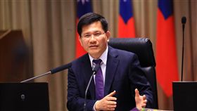 區域聯合抗空污　林佳龍邀7縣市長發聲台中市長林佳龍18日在市政會議上表示，空污問題造成市民恐慌，將邀集7縣市首長，藉由區域聯合治理平台，彙整空污防制意見與主張，向中央發聲。中央社記者郝雪卿攝　106年12月18日