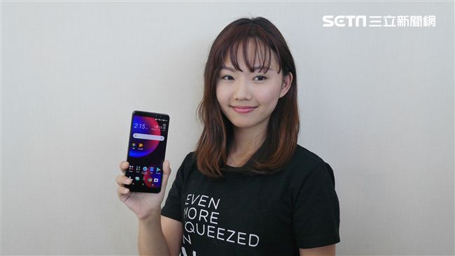 雙前鏡頭！U11 EYEs自拍更美