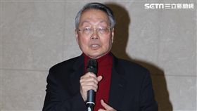 華視人事大地震，新聞部經理莊豐嘉主持記者會，董事長陳郁秀率施振榮、張天立、徐瑞希董監事駁黑箱作業。（記者邱榮吉/攝影）