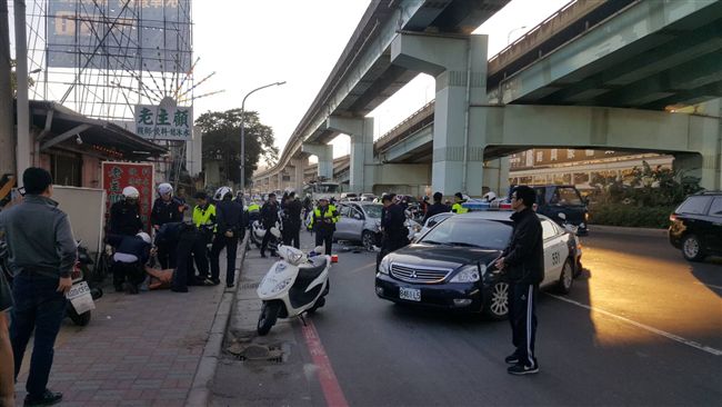 新北傳警匪追逐　嫌逃至五股撞車被逮