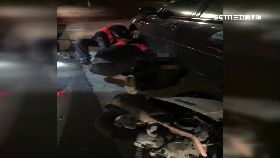 d詭撞卡車底0600