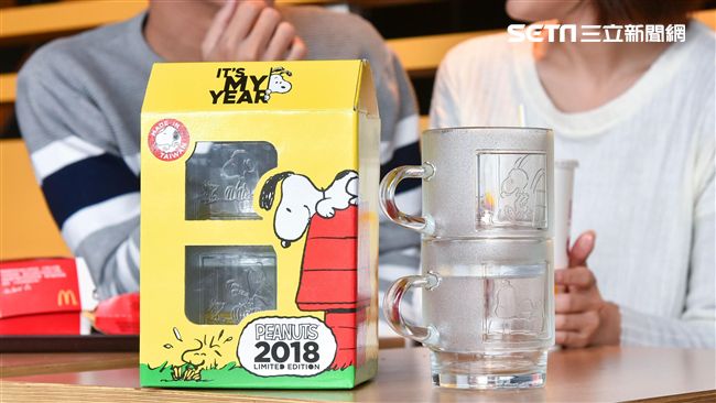 史努比迷衝！麥當勞開賣獨家光雕對杯