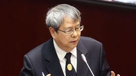 陳師孟：若照正常程序　陳水扁應沒貪污監察委員被提名人陳師孟（圖）15日在立法院表示，前總統陳水扁所涉及的龍潭案等4個定讞的案子都有程序上的不正義，若依照正常程序、用正常的法律見解來判，陳水扁應該是沒有貪污。中央社記者鄭傑文攝　107年1月15日