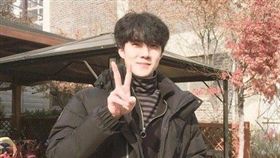 EXO世勛去育幼院做義工。（圖／翻攝自韓網）