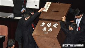 監察委員同意權行使案投票。 圖／記者林敬旻攝