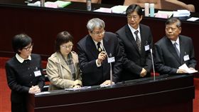 立法院監委同意權案　5提名人詢答立法院全院委員會15日對監察院監察委員被提名人行使同意權資格審查及詢問，被提名監委楊芳玲（左起）、楊芳婉、陳師孟、蔡崇義、趙永清在議場答詢。中央社記者鄭傑文攝　107年1月15日