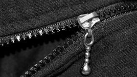 示意圖／衣服,拉鍊（圖／翻攝自Pixabay）