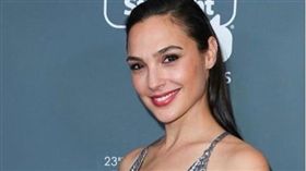 蓋兒加朵受訪時坦承出道後才開始化妝。（圖／翻攝自IG）