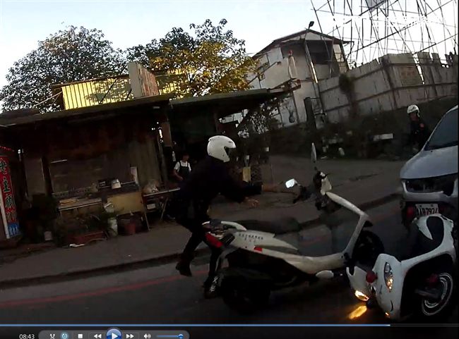 獨／神風特攻隊？警追嫌犯竟自殺攻擊
