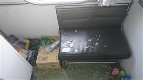 潮州北上基隆的自強號列車，經過台北站時，有嫌犯趁車長室沒人時，打破玻璃進入裡面行竊（圖／翻攝畫面）