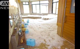 日本,和歌山縣,新宮市,熊野川温泉Satsuki,洗髮乳,溫泉,浴池,惡作劇,少年　圖／翻攝自YouTube