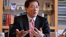 16:9
回憶年輕歲月　管中閔：曾覺得自己是號人物準台大校長管中閔接受中央社專訪時回憶年輕歲月，「當時覺得自己是號人物」，並坦言青春真好，應該趕快去玩，因此大人不允許他做的事，自己都做了，像是跳舞、打麻將、打撞球等。中央社記者孫仲達攝　107年1月16日