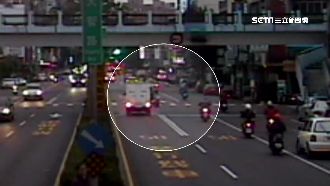 騎士遭貨車追撞　噴飛車道送醫不治