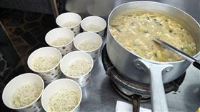 不打擾的愛心！暖廚師提供街友「深夜便當」