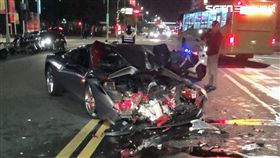 北市法拉利客運對撞　跑車車頭全毀