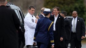 白宮醫師傑克森表示，川普通過失智症徵兆測驗。（圖／美聯社／達志影像）