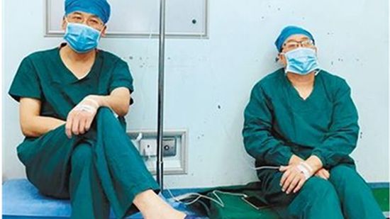 趁手術空檔吊點滴　醫：病人不等人