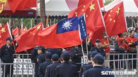 中國統一促進黨與拔菜總部抗議蔡英文總統。 圖／記者林敬旻攝