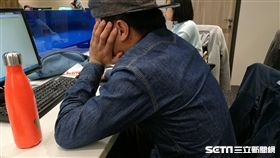 專家提醒，晨間僵硬及發炎性下背痛持續3至4個月，可能是罹患僵直性脊椎炎，應盡速就醫診治以免延誤病情。（示意圖／記者楊晴雯攝）