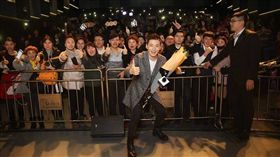 黃曉明為了宣傳新片《無問西東》走遍全國。（圖／翻攝自微博）