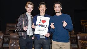 ▲李基弘和狄倫歐布萊恩、湯瑪士桑斯特回故鄉「南韓」。（圖／翻攝自微博）