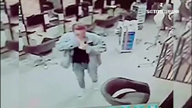 變性人上門染髮　借穿外套偷走8萬5