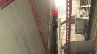 移工掛3樓外牆　警喊：別跳！妳會死