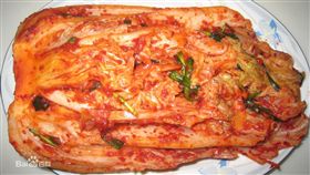 泡菜是韓國料理的象徵，不少民眾前往韓國都會享用當地的泡菜，不過韓國近年來因受到大陸低價生產的衝擊，去年進口的泡菜有99%來自大陸，大舉攻佔韓國人的餐桌！（圖／翻攝自百度百科）