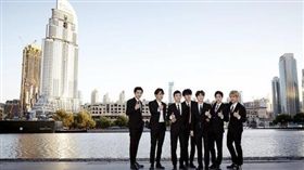 EXO的歌曲《Power》被選進杜拜噴泉的表演曲目。（圖／翻攝自Twitter）