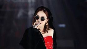 鄧紫祺的《光年之外》在Youtube點擊率破億。（圖／翻攝自微博）