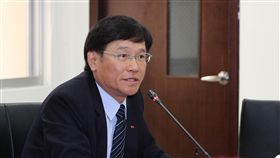 經理遭指收回扣  彰銀徹查（2）時代力量籍立法委員黃國昌18日在立法院指出，彰化銀行東莞分行員工多次進行鑑價報告收取回扣，要求徹查到底；對此，彰銀總經理施建安（圖）表示，一定會給社會交代。中央社記者張皓安攝  107年1月18日