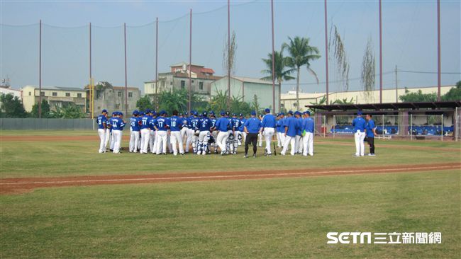 救蔣智賢守備　「春訓有接不完的球」