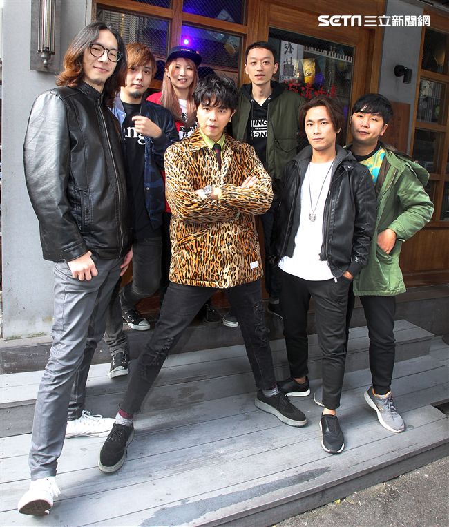 黃鴻升（小鬼）新專輯「HUMAN」發片，出道15年現身說法16.9公分的奧秘。（記者邱榮吉/攝影）