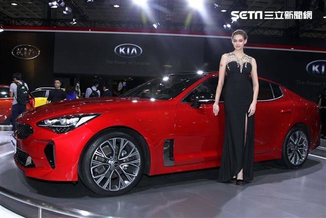 性感洋車模。（記者邱榮吉/攝影）