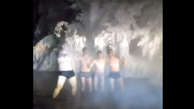 陸客-67℃脫光游泳　戰鬥民族傻眼