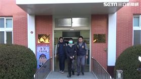 張男收購臉書帳號後在網路兜售球鞋、手機、遊戲點數卡等商品，誘騙47位消費者購買，得手47萬8千元，他再購買遊戲點數，提升角色後變買牟利，警方循線將他逮獲，訊後依詐欺罪送辦。（翻攝畫面）