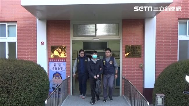 他先登販售文詐財　再升遊戲角色轉賣