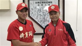 增菘瑋將擔任綺麗珊瑚投手教練。（圖／綺麗珊瑚提供）