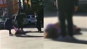 被當成玩具甩…小三遭正宮扒衣拍下體　如「屍體」橫躺路邊
圖翻攝自優酷