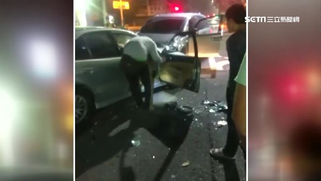 警街頭包抄！毒販遭圍捕還踩油門想逃