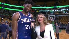 ▲ESPN賽後訪問恩比德。（圖／取自比賽畫面）