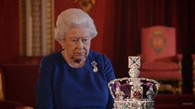 英國女王伊莉莎白二世,王冠（圖／翻攝自BBC YouTube）