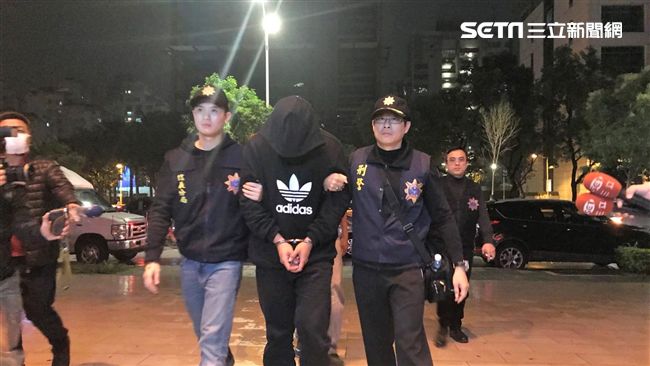 松菸槍手押抵台北　面對媒體不發一語