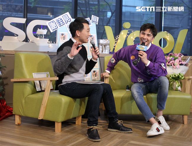 謝佳見安安大明星直播。（記者邱榮吉/攝影）