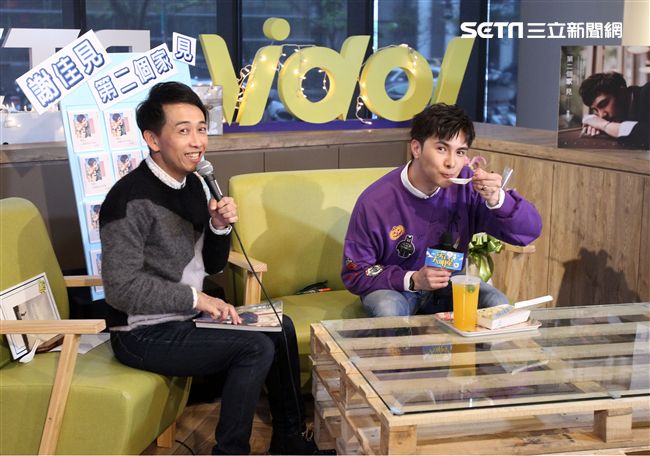 謝佳見安安大明星直播。（記者邱榮吉/攝影）