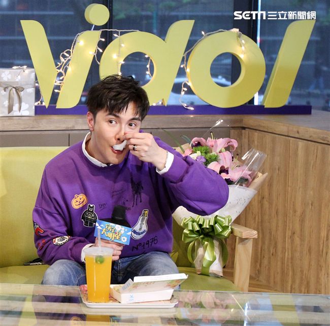 謝佳見安安大明星直播。（記者邱榮吉/攝影）