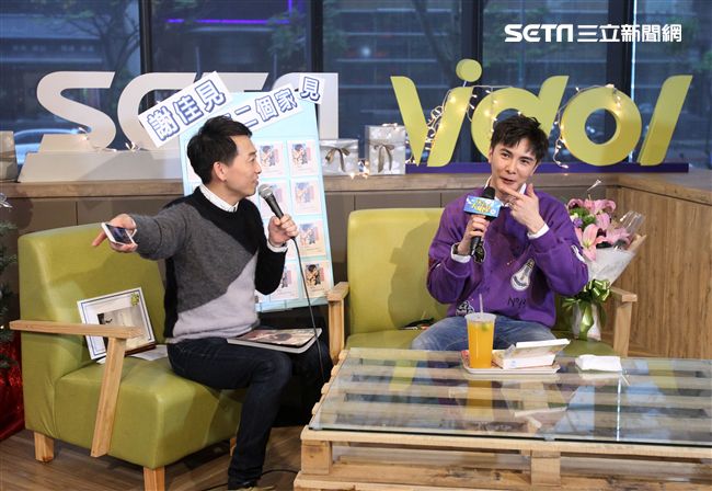 謝佳見安安大明星直播。（記者邱榮吉/攝影）