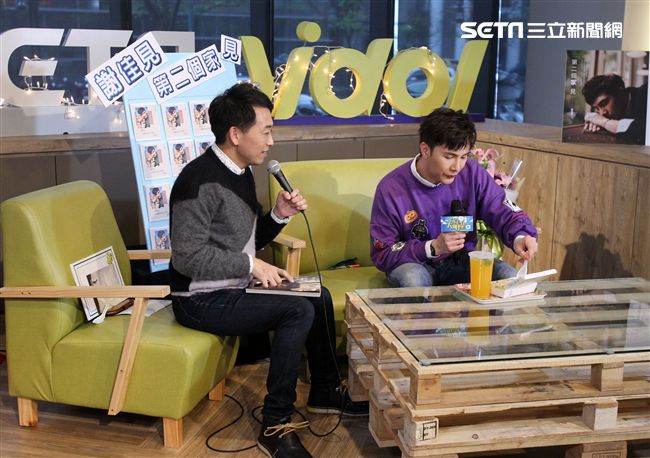 謝佳見安安大明星直播。（記者邱榮吉/攝影）